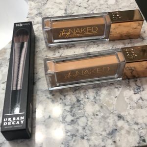 UD Stay Naked Weightless Foundation 50NN and 40WY